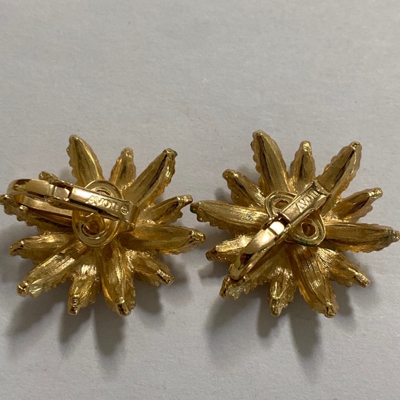 Avon clip on earrings - Picture 2 of 3